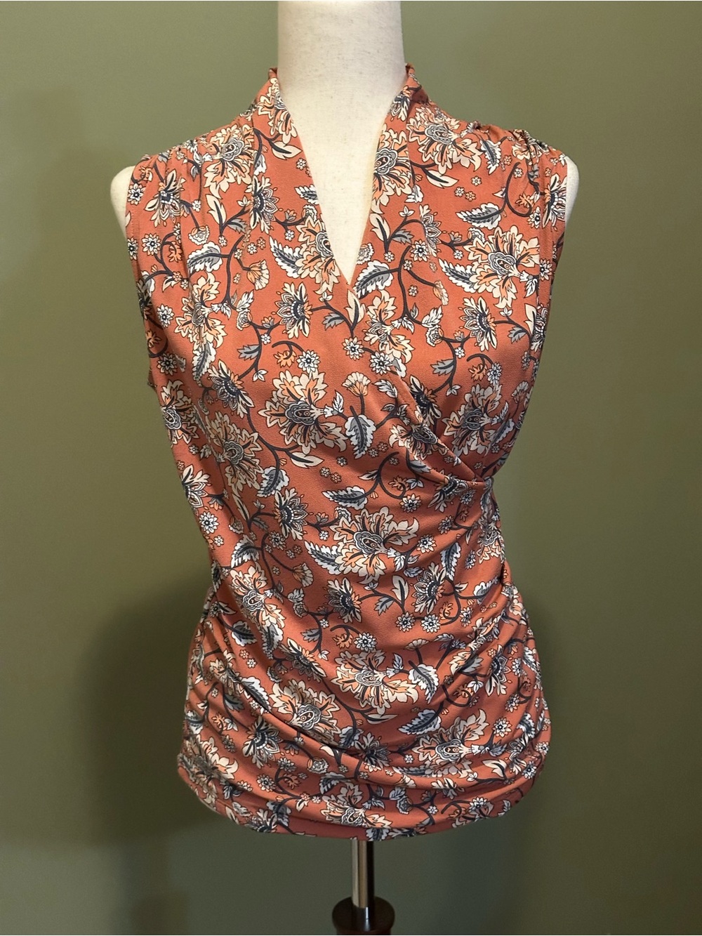 41 Hawthorn Rust Floral Surplice Sleeveless Blouse
